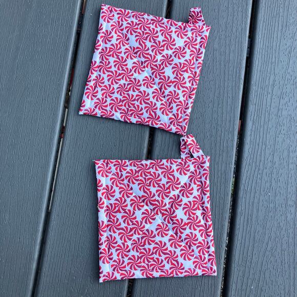 Peppermint candy print set of 2 potholders, Christmas holiday winter theme - Picture 3 of 6